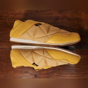 Teva ReEmber saturene camp slippers